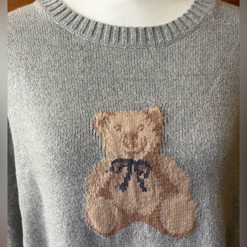 Hollister Teddy Bear Crew Neck Sweater in light heather grey - Picture 2 of 6